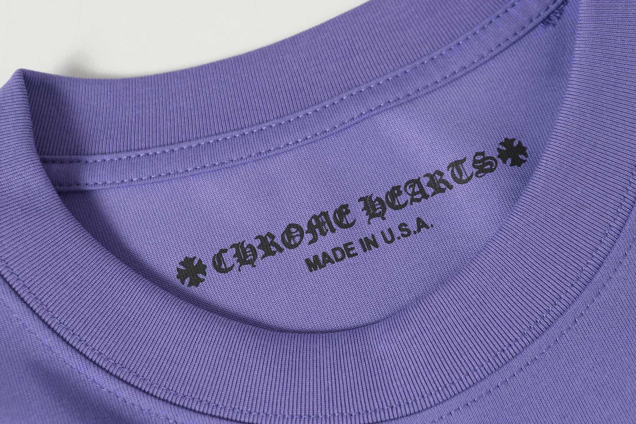 P150 Cross-border model, please do not place an order if you are pursuing quality -Chrome Hearts/Chrome Hearts graffiti printed popular short-sleeved T-shirt -High weight, high density and high quality. The wool is soft, delicate and skin-friendly. It feels soft and silky. It has excellent warmth and skin-friendly properties. -Customized weaving and dyeing, no color difference, no matter the fabric or workmanship details, beat the ordinary version on the market -Colour: Purple -Size: S M L XL